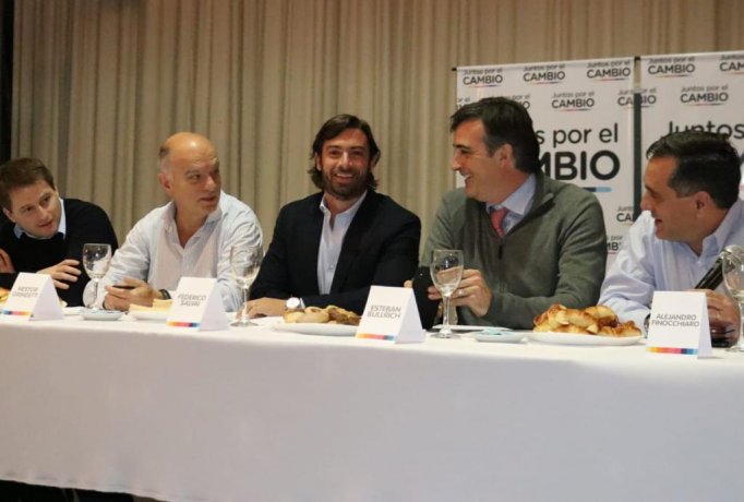 La tropa oficialista ajusta la campaña bonaerense