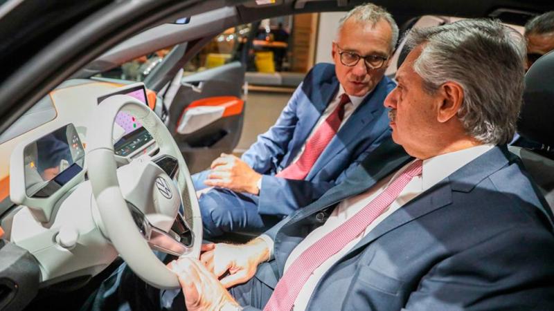 Volkswagen ratificó inversiones por 800 millones de dólares tras la reunión con Alberto
