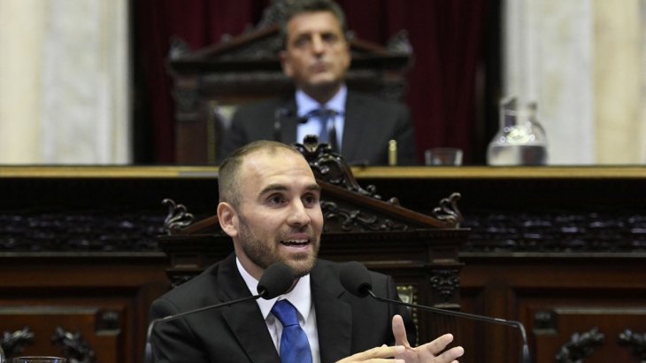 Guzmán pasó por el Congreso para informar sobre las negociaciones de la deuda 