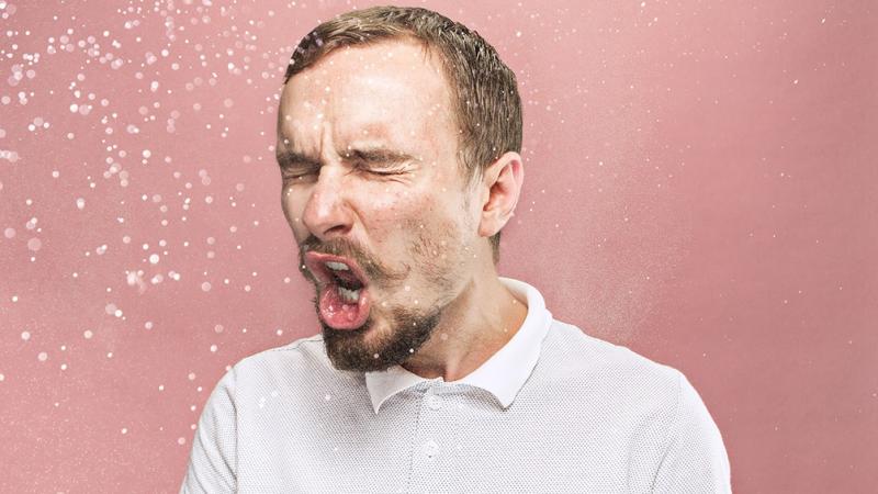 La OMS actualizó las formas de transmisión y aceptó que se propaga por aire.