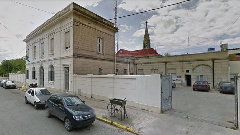 Cinco presos se fugaron de una comisaría y son intensamente buscados.