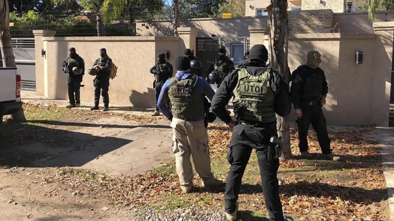 Desbarataron una banda narco y detuvieron a su líder que estaba prófugo por asesinatos.