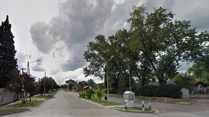 Entraba la camioneta al garaje de su casa y fue asaltado por delincuentes