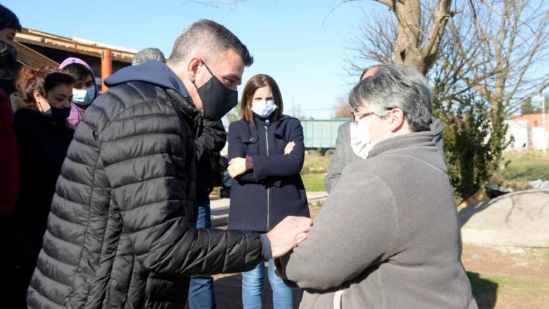 El ministro Juan Zabaleta visitó a familias afectadas por el temporal en Saladillo