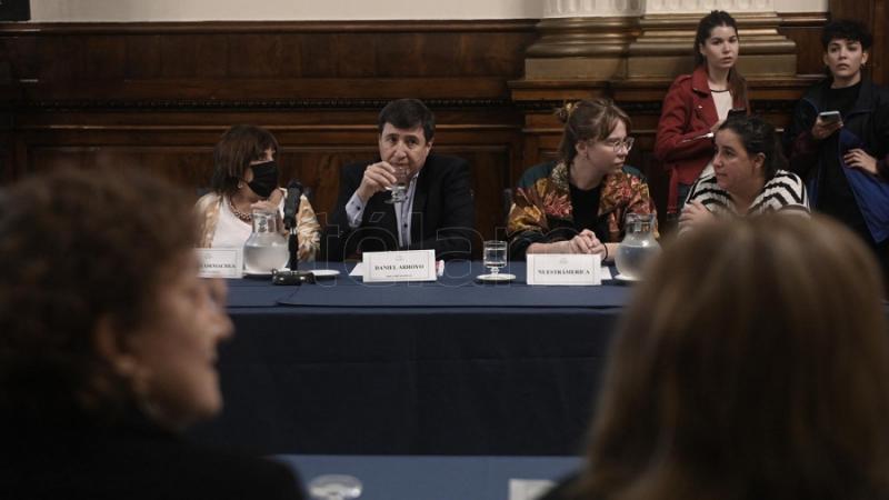 El FdT presentó un proyecto para establecer un salario básico universal