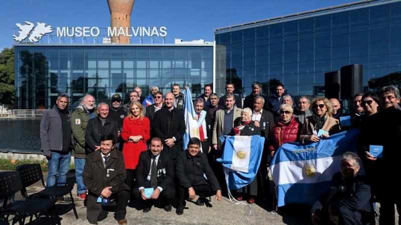 El Museo Malvinas rindió homenaje a los tripulantes del Crucero General Belgrano