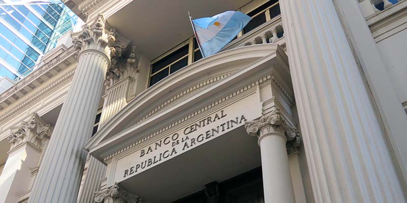 El Gobierno prepara un canje de deuda en pesos y Juntos por el Cambio salió al cruce