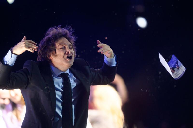 Milei vuelve a tensar la relación con sus pares: llamó 