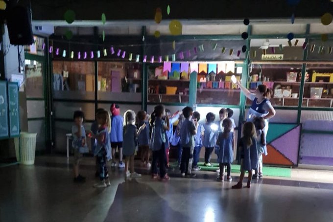Indignante. Un Jardín de Infantes de CABA lleva un mes sin luz y las maestras dan clases con linternas.