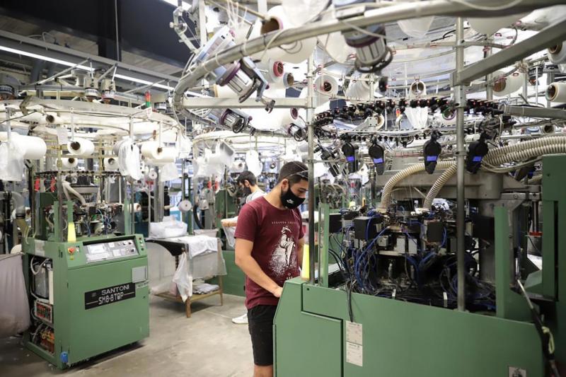 La actividad industrial cayó 12,8% en marzo, según informe privado