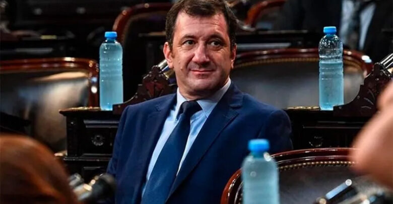 La pareja del ex senador Kueider intentó comprar seis departamentos por 460 mil dólares en efectivo