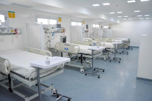 Los casos de coronavirus se redujeron más del 85% en trece semanas, en forma sostenida
