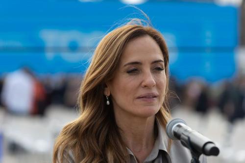 Tolosa Paz: Debemos tener la humildad como para darle respuestas a la gente