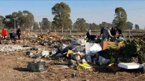 Prohíbieron ingresar al basural donde empleados municipales encontraron miles de dólares