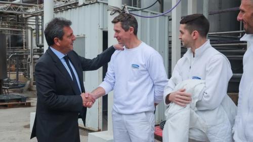 Massa anunció la suspensión de las retenciones al sector lácteo por 90 días