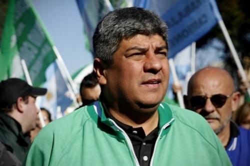 Pablo Moyano amenazó al ministro de Economía, Luis Caputo: “Si lleva estas medidas de ajuste, lo van a tirar al Riachuelo”
