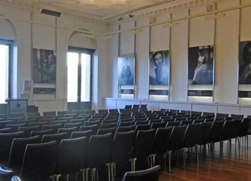 En el 8 de marzo, el Gobierno anunció que cambiará el nombre del Salón de las Mujeres de la Casa Rosada