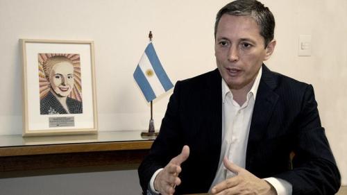 Gray se plantó en el PJ contra Máximo y La Cámpora