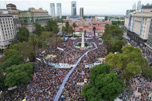 Masiva marcha por el Día Nacional de la Memoria