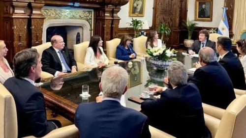 Milei encabeza una nueva reunión de Gabinete con la mira puesta en la Ley Bases