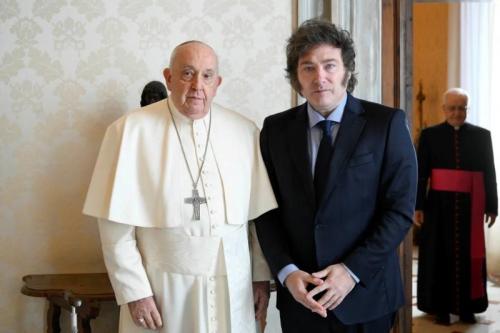 El Papa pasó una noche tranquila, pero su pronóstico sigue siendo reservado