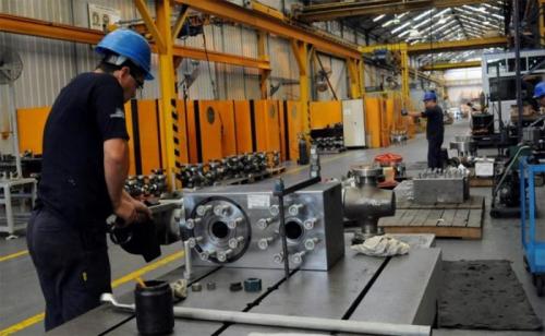 Newsan ajusta su estructura productiva en el sur del GBA: 45 despidos y 70 suspensiones en un contexto de crisis industrial y apertura importadora