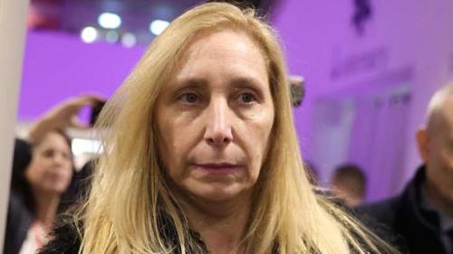 Karina va por todo y busca la salida de Santiago Caputo