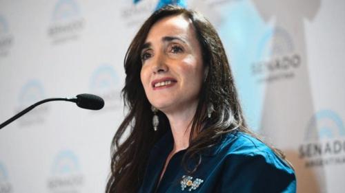 Villarruel publicó un mensaje irónico y deseó “una cascada de éxitos” en plena polémica por Adorni