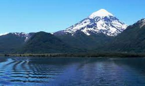 Marcha atrás del gobierno con la decisión de declarar al volcán Lanín como sitio sagrado mapuche