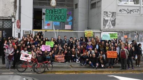 Sigue la protesta estudiantil en la Ciudad de Buenos Aires con 20 colegios tomados