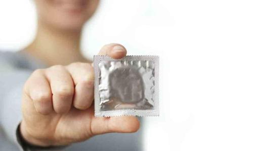 Cada vez menos jóvenes usan preservativo: crece la preocupación por las infecciones sexuales